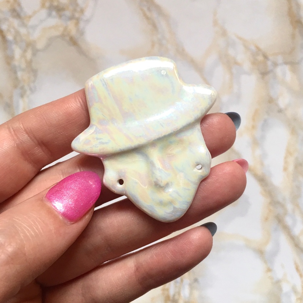 ✨🤍 Vtg Face Brooch 🤍✨